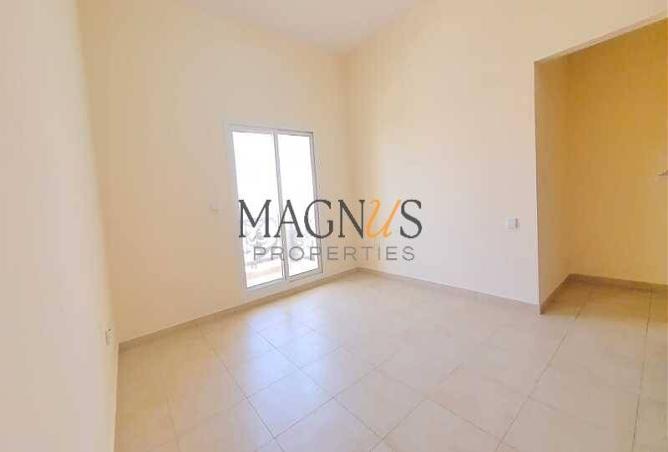 VACANT | OPEN KITCHEN | COMMUNITY VIEW
