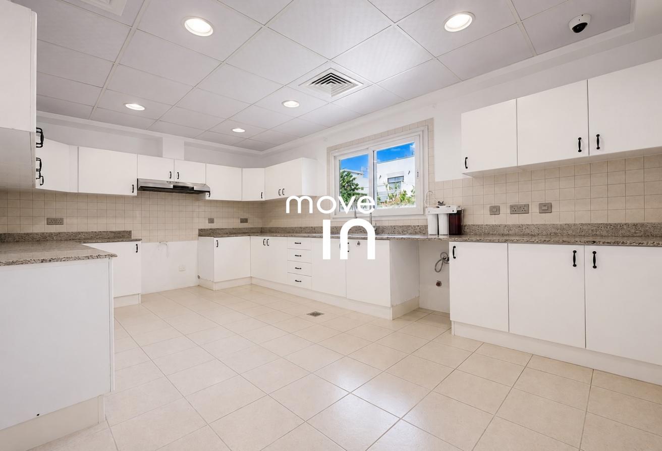 Newly Renovated|Upgraded|4 Bed+Maids|Pool Garden photo 4