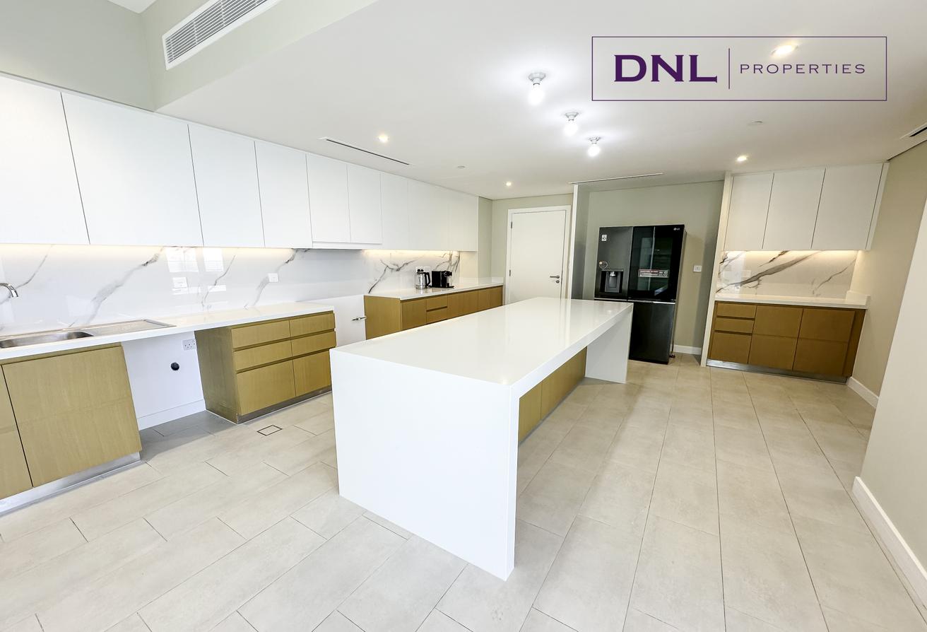 Luxurious Penthouse | Furnished | Full Sea View photo 11