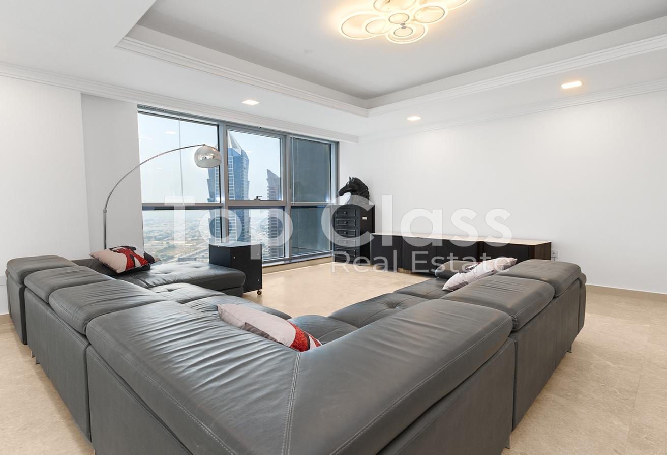 Spacious Penthouse | Private Pool | Renovated photo 3