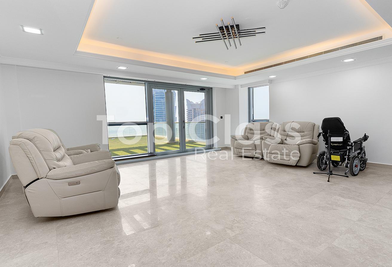 Spacious Penthouse | Private Pool | Renovated photo 2