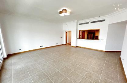 Apartment - 2 Bedrooms - 4 Bathrooms for rent in Al Khushkar - Shoreline Apartments - Palm Jumeirah - Dubai