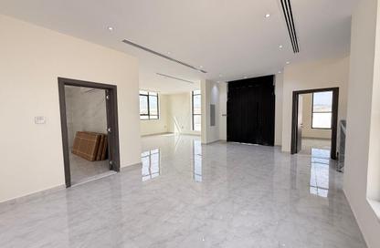Villa - 4 Bedrooms - 5 Bathrooms for rent in Al Aweer 1 - Al Aweer - Dubai