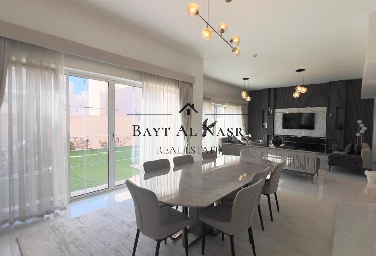 Fully Furnished | Upgraded | Front of the Mall photo 2