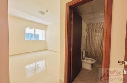 Apartment - 1 Bedroom - 2 Bathrooms for rent in Muwaileh 29 Building - Muwaileh - Sharjah