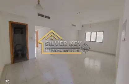 شقة - 2 غرف نوم - 2 حمامات للايجار في المحطة - القاسمية - الشارقة