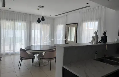 فيلا - 2 غرف نوم - 3 حمامات للايجار في منطقة 16 - قرية جميرا الدائرية - دبي