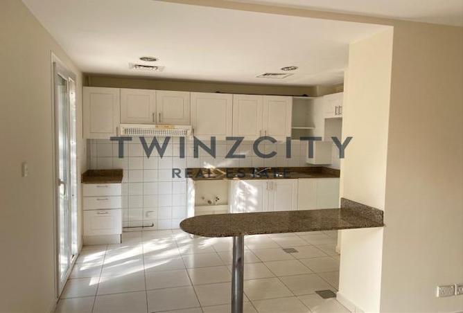 Exclusive | Pool Backing | 4M | Vacant On Tranfer — photo 3