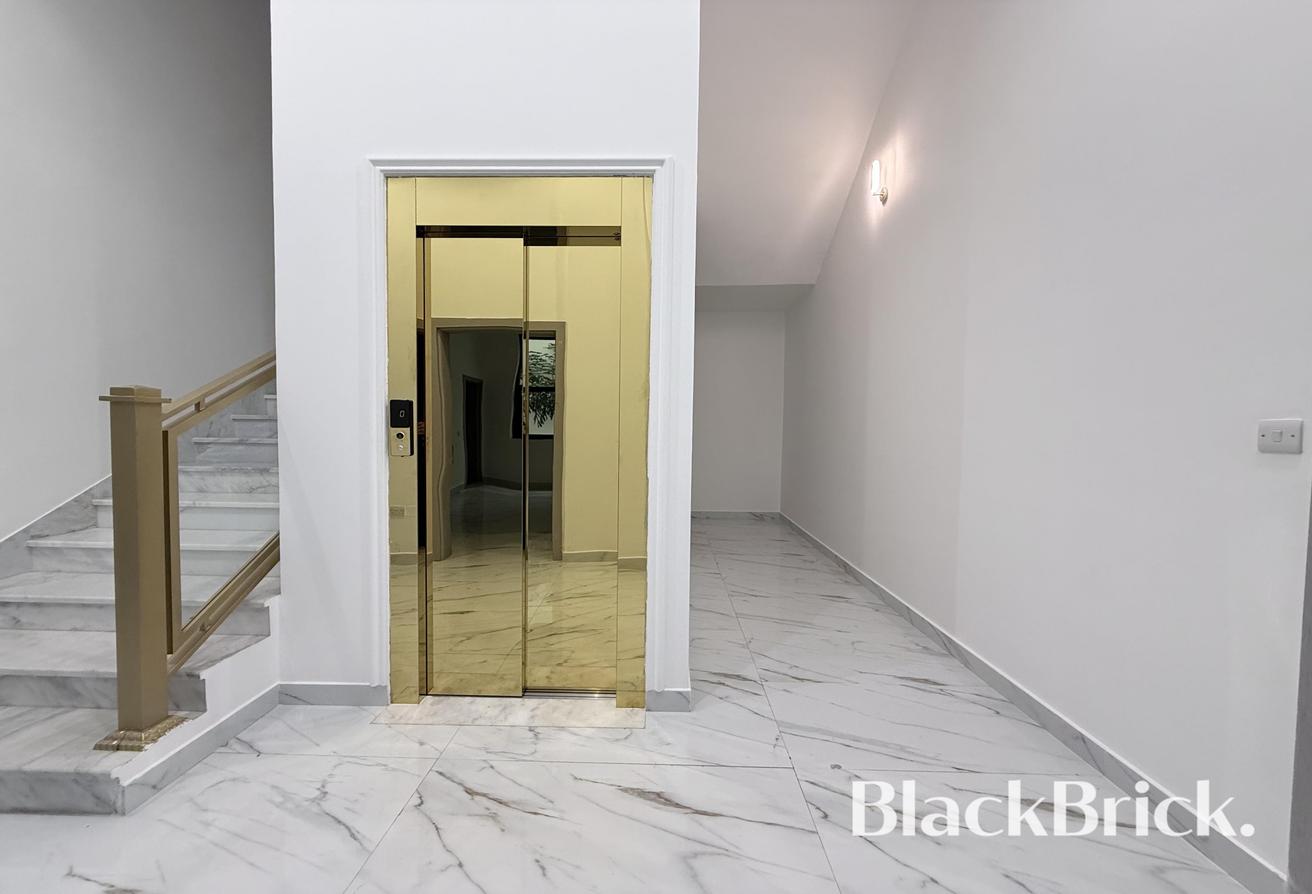 Available|Unfurnished 5BR plus M|Prime location photo 14