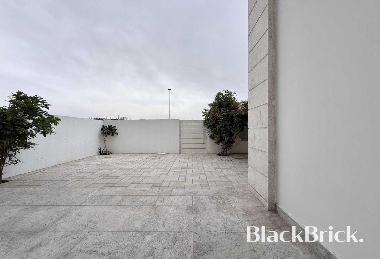 Available|Unfurnished 5BR plus M|Prime location photo 2