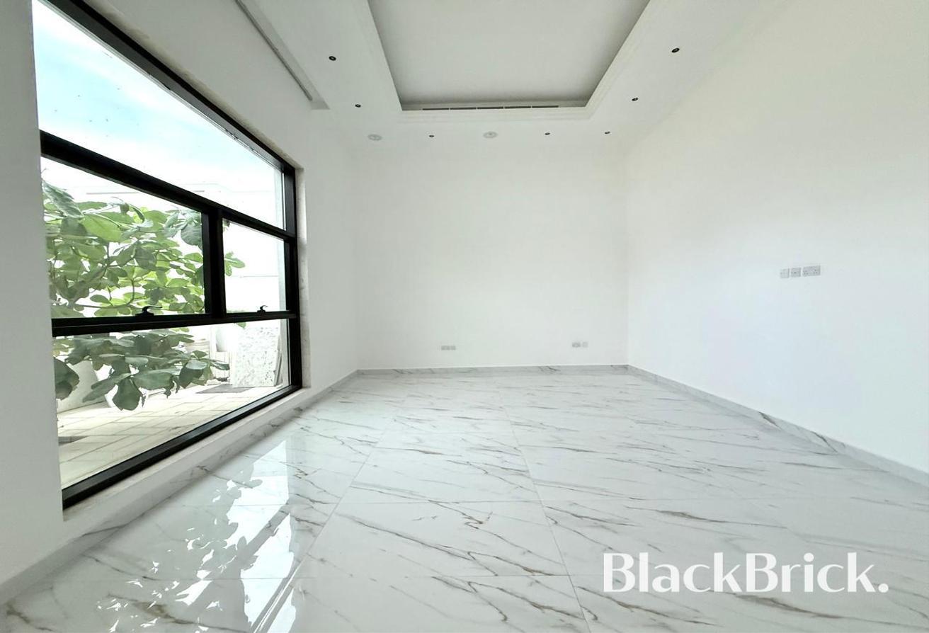 Available|Unfurnished 5BR plus M|Prime location photo 8