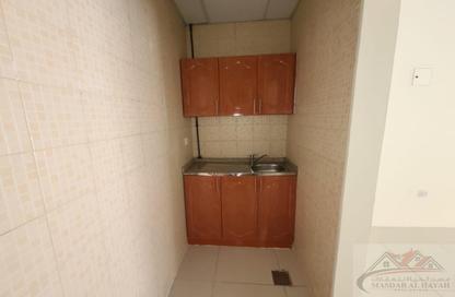 Shop - Studio - 1 Bathroom for rent in Muweileh Community - Muwaileh Commercial - Sharjah
