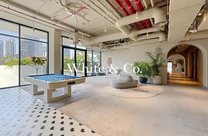 شقة - 1 حمام للايجار في رأسًا على عقب - الخليج التجاري - دبي