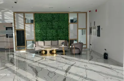 Apartment - 1 Bathroom for rent in Samana Golf Avenue - Dubai Studio City - Dubai