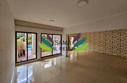 Villa - 4 Bedrooms - 3 Bathrooms for rent in Jumeirah 1 Villas - Jumeirah 1 - Jumeirah - Dubai