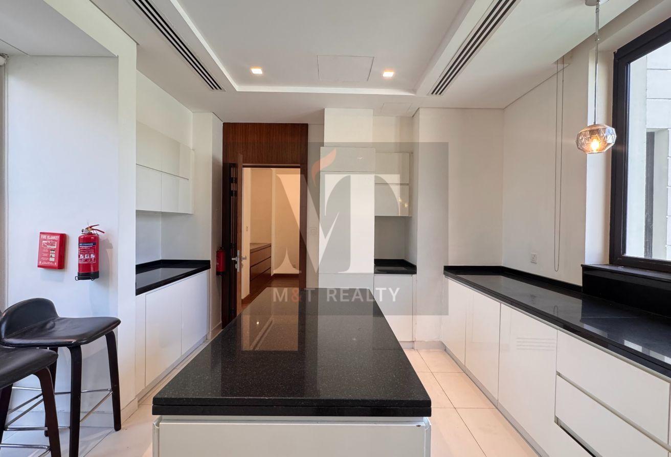 Huge Plot | Fully Furnished | Branded photo 12