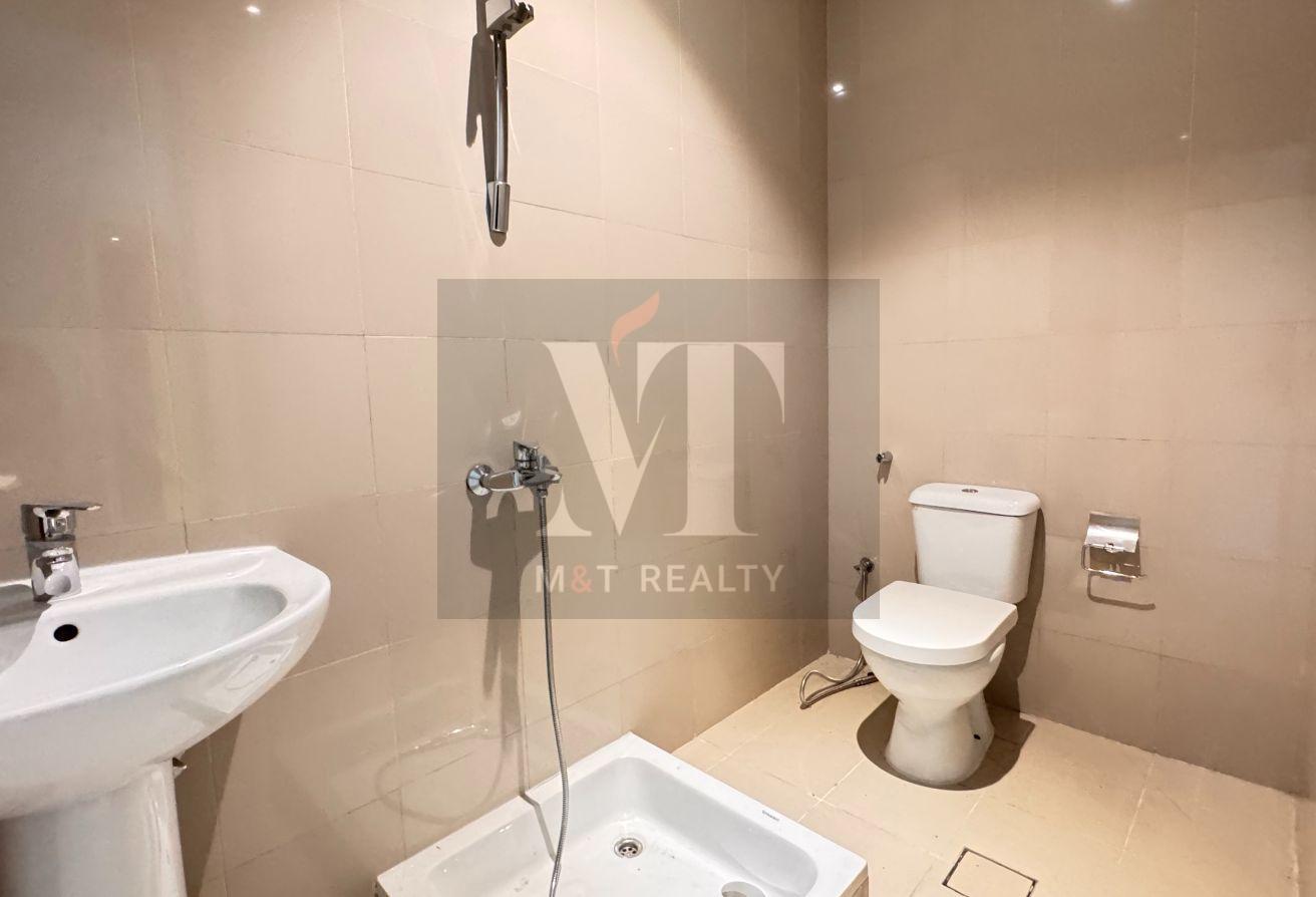 Huge Plot | Fully Furnished | Branded photo 18