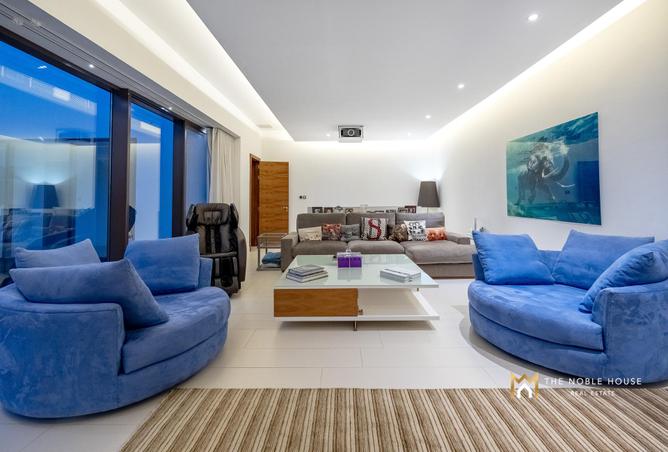 Vacant | Luxurious Villa | Custom Built — photo 3