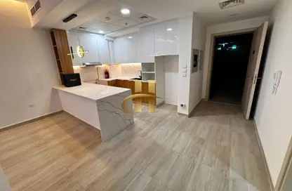 شقة - غرفة نوم - 2 حمامات للايجار في ذا ايست كريست - ديستريكت 17 - قرية جميرا الدائرية - دبي