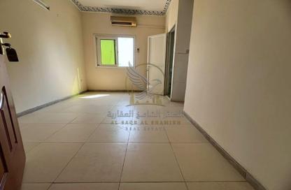شقة - 1 للإيجار في بناء النباعة - النبعة - الشرق - الشارقة