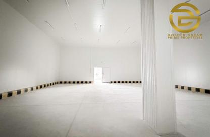 Warehouse - Studio - 2 Bathrooms for rent in Umm Ramool - Dubai
