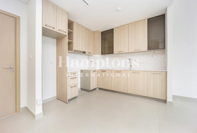 Elegant 2BR | Panoramic Golf View | Ready photo 2