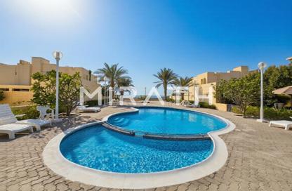 Villa - 4 Bedrooms - 5 Bathrooms for rent in Jumeirah 1 Villas - Jumeirah 1 - Jumeirah - Dubai