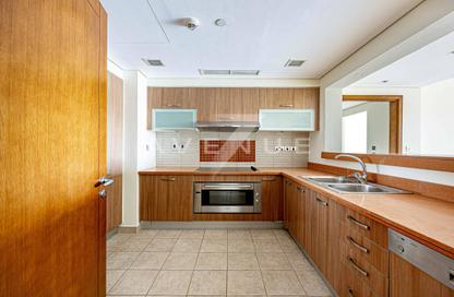 Apartment - 2 Bedrooms - 3 Bathrooms for rent in Marina Residences 4 - Marina Residences - Palm Jumeirah - Dubai
