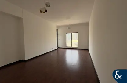 شقة - غرفة نوم - 2 حمامات للايجار في أبراج البحيرات الصافية - مدينة الإمارات - عجمان