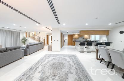 Villa - 4 - 5 for rent in District 4 - Jumeirah Park - Dubai