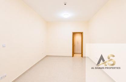 Apartment - Studio - 1 Bathroom for rent in Abdul Rahim Mohd Al Zarooni Building - Al Mankhool - Bur Dubai - Dubai