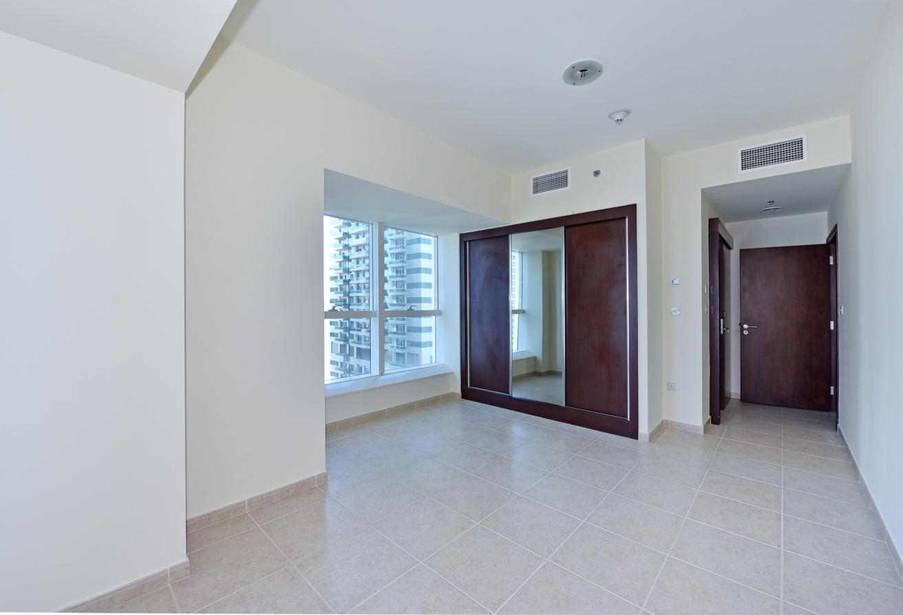 Spacious | Marina Living | Great Location photo 8