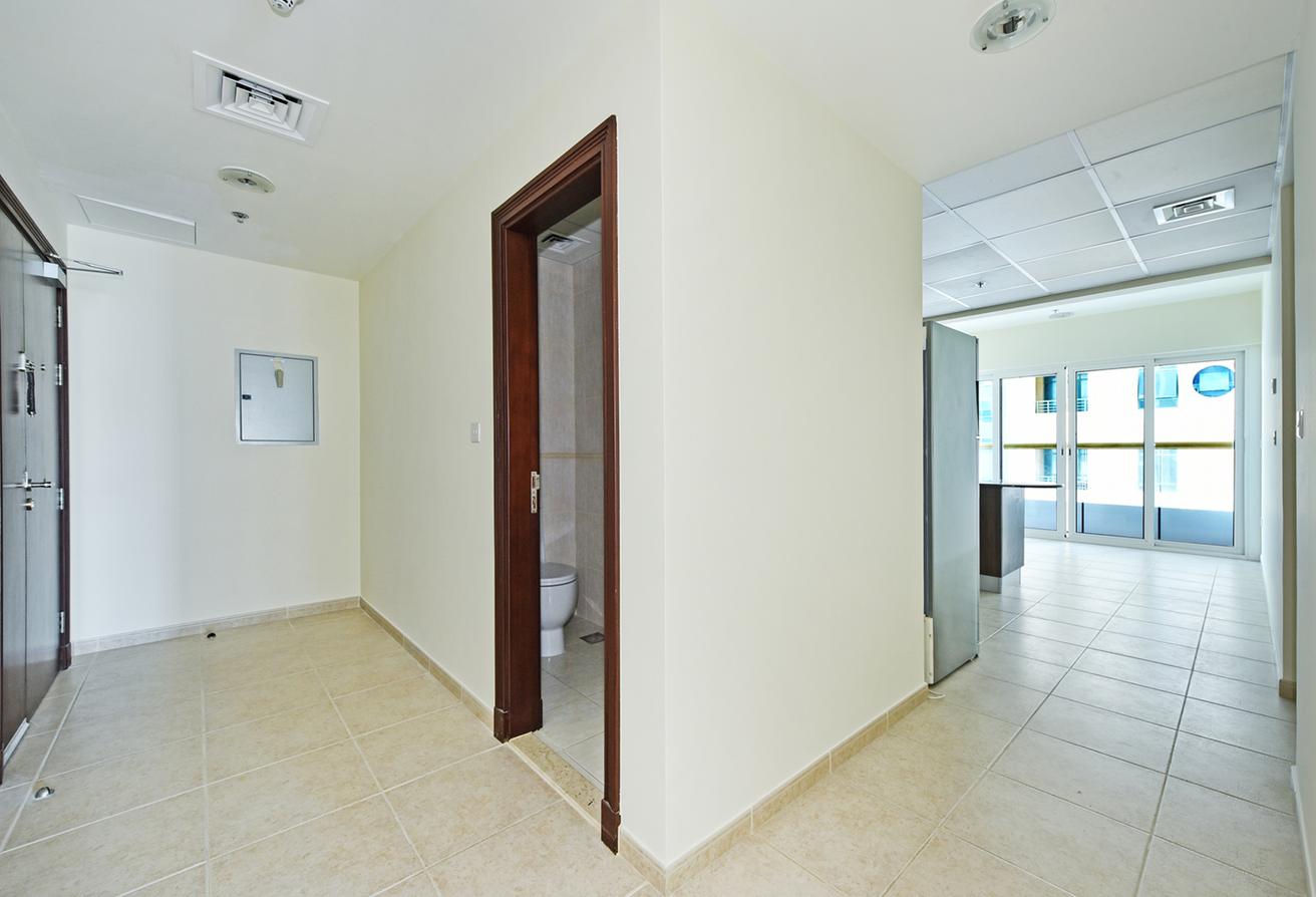 Spacious | Marina Living | Great Location photo 7