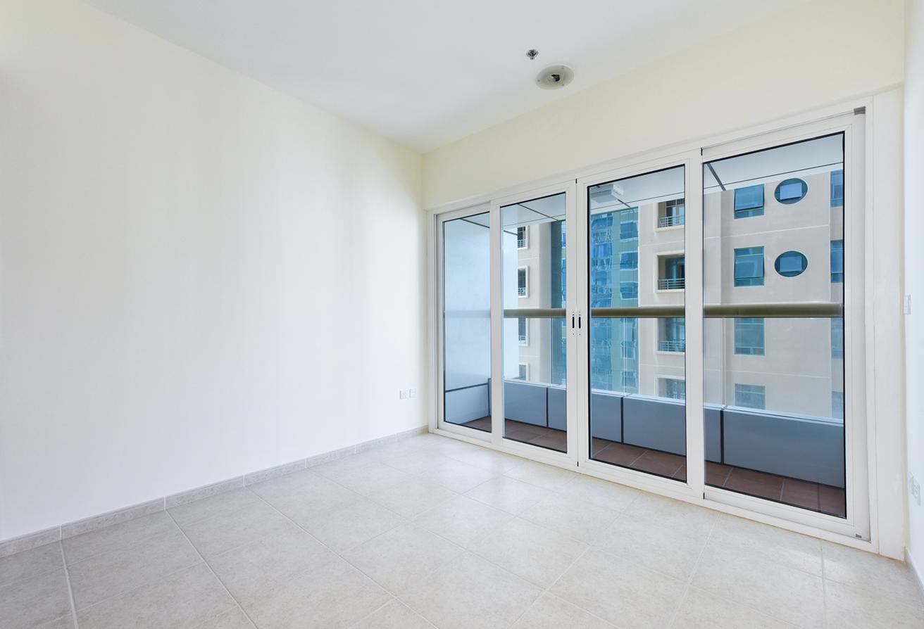 Spacious | Marina Living | Great Location photo 5