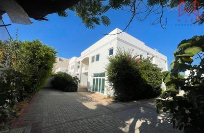 Villa - 4 Bedrooms - 5 Bathrooms for rent in Umm Suqeim 1 Villas - Umm Suqeim 1 - Umm Suqeim - Dubai