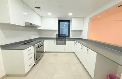 شقة - غرفة نوم - 2 حمامات للايجار في شقق أريج - الجادة - الشارقة