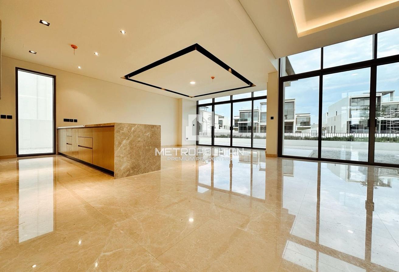 Luxurious 5 Bedroom | Private Pool | Brand New photo 4