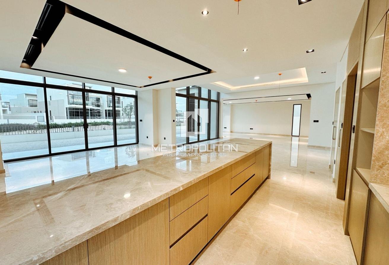 Luxurious 5 Bedroom | Private Pool | Brand New photo 6