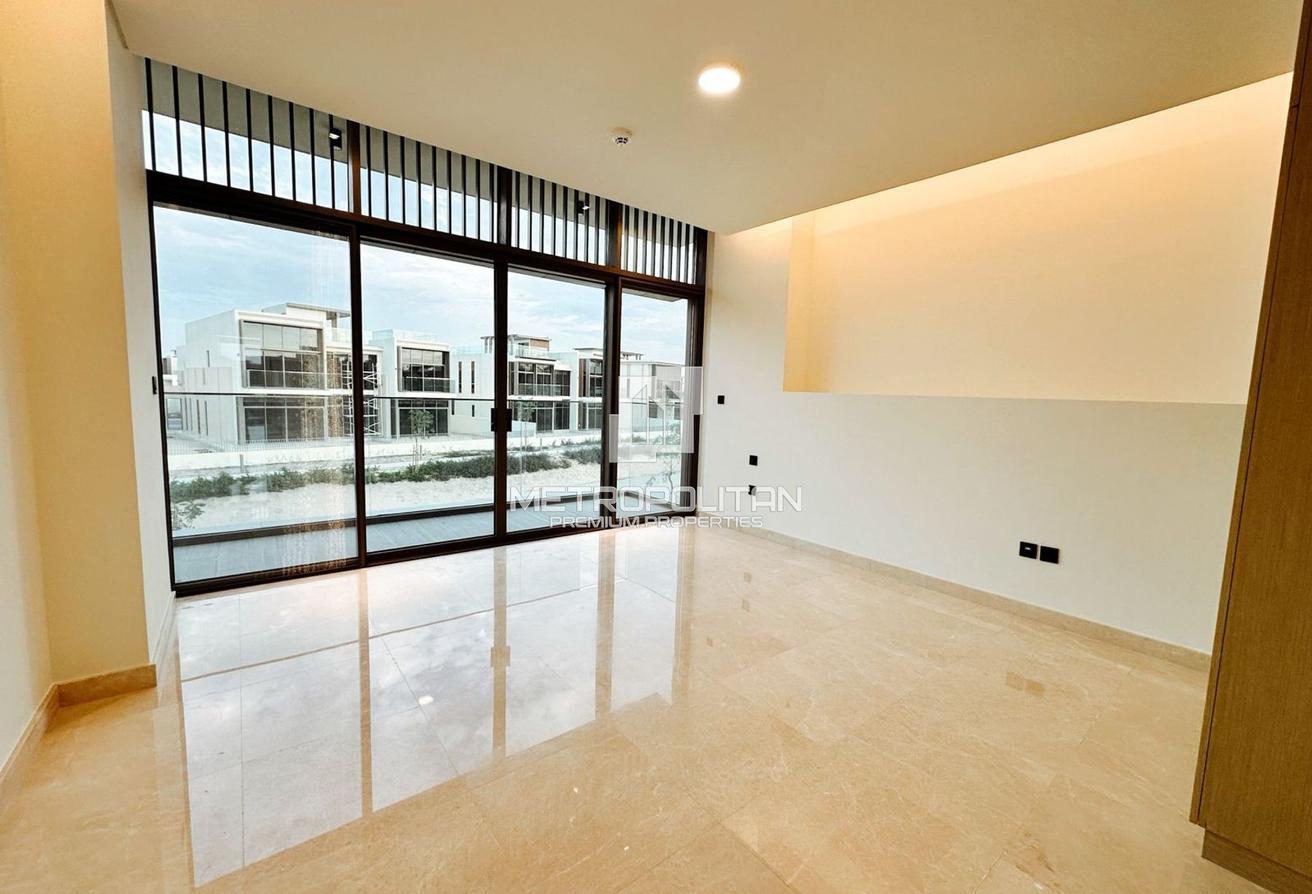Luxurious 5 Bedroom | Private Pool | Brand New photo 15