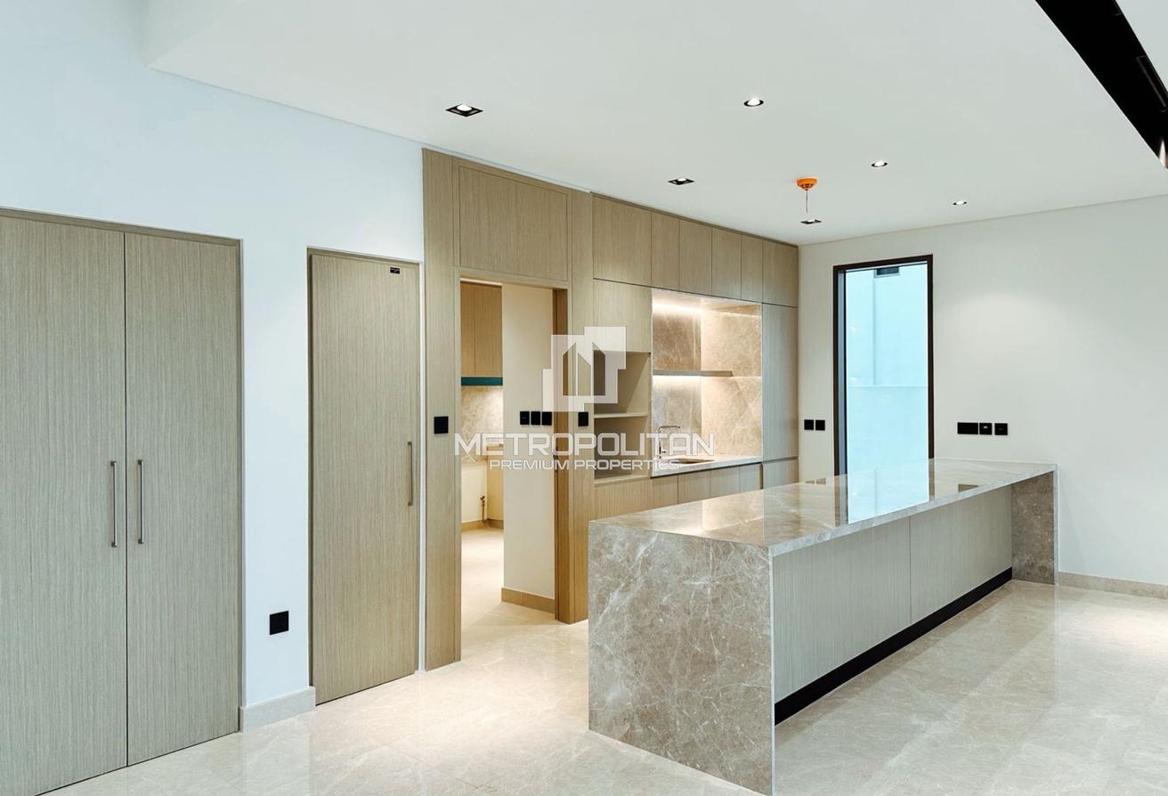 Luxurious 5 Bedroom | Private Pool | Brand New photo 10