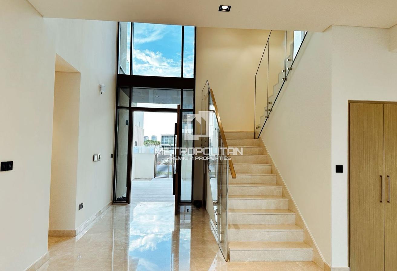 Luxurious 5 Bedroom | Private Pool | Brand New photo 8