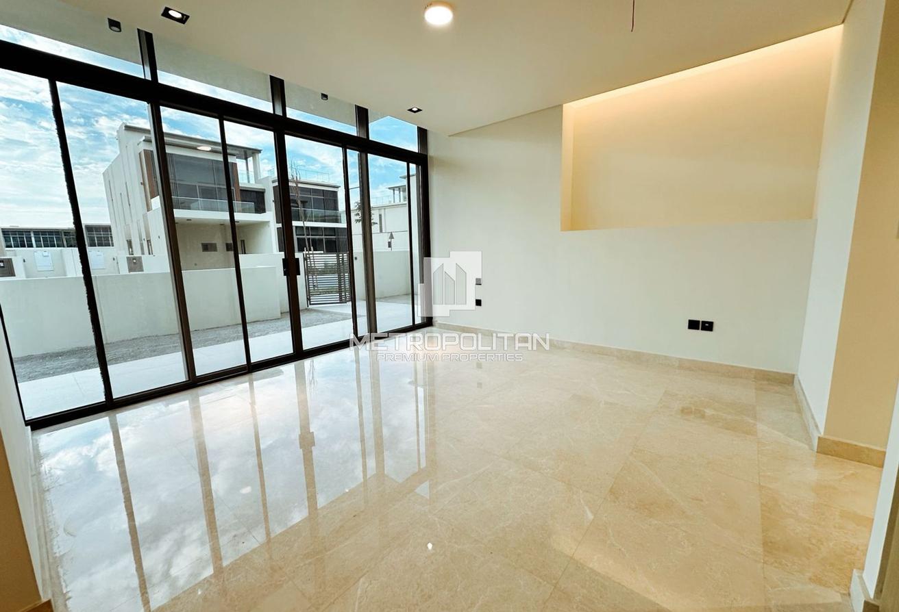 Luxurious 5 Bedroom | Private Pool | Brand New photo 7