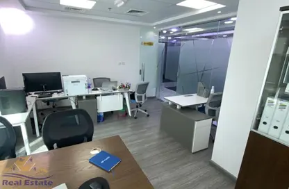 مكتب - غرفة نوم - 1 حمام للايجار في برج لطيفة - شارع الشيخ زايد - دبي