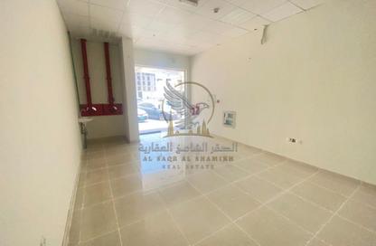 Shop - Studio for rent in Al Jurf 3 - Al Jurf - Ajman Downtown - Ajman