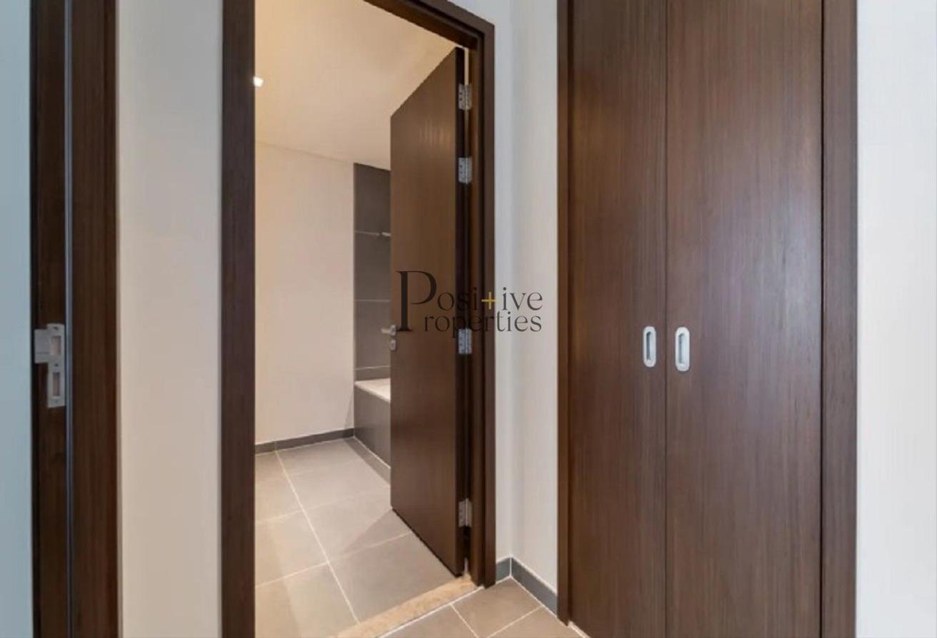 Flexible Cheques Stunning High Floor Creek View photo 8