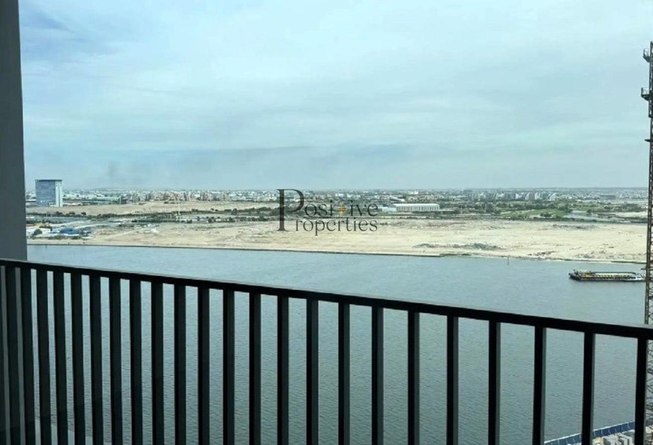 Flexible Cheques Stunning High Floor Creek View photo 11