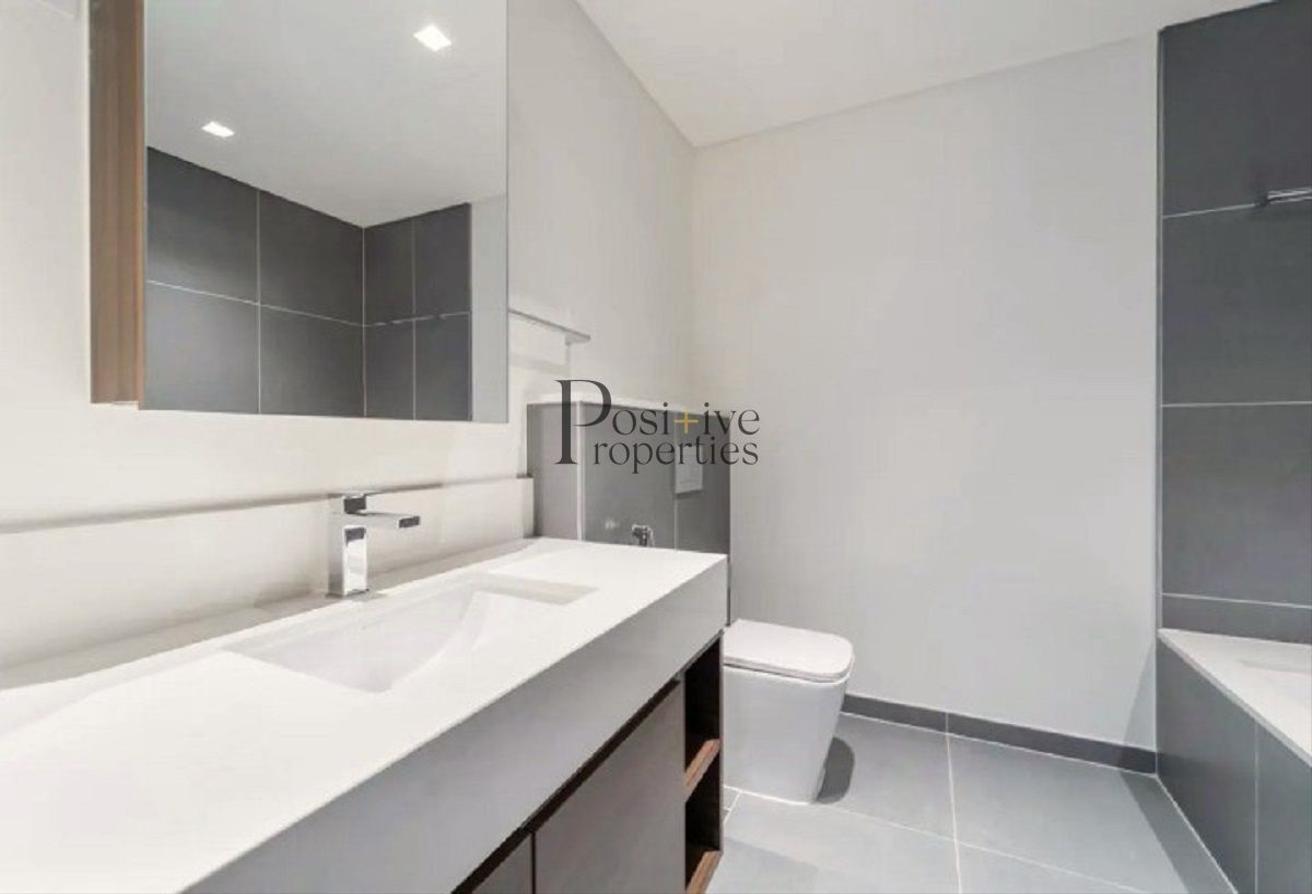 Flexible Cheques Stunning High Floor Creek View photo 6
