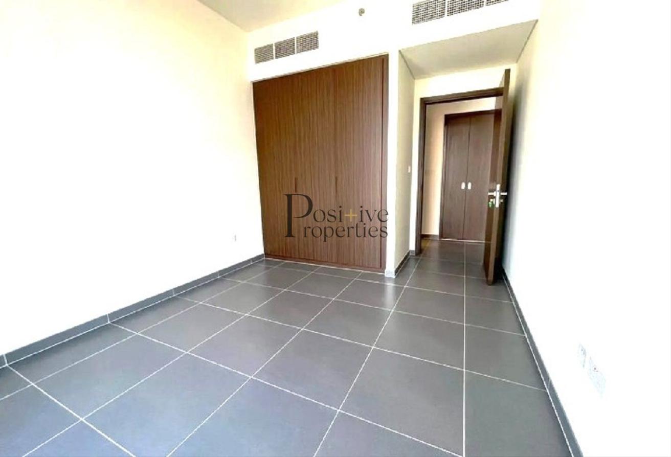 Flexible Cheques Stunning High Floor Creek View photo 10