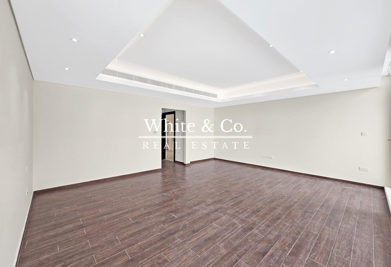 Luxury Villa | Vacant | Fully Landscaped photo 3