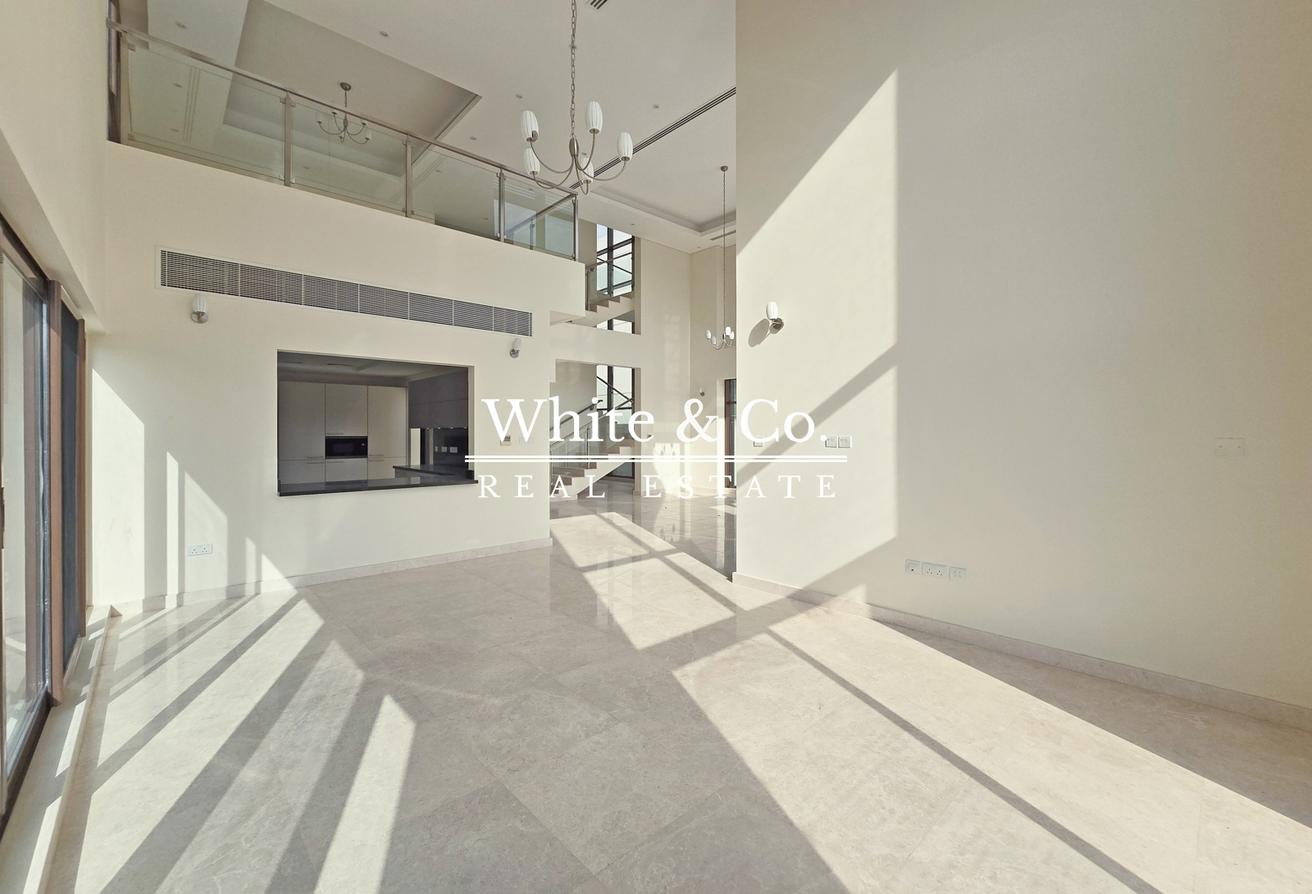 Luxury Villa | Vacant | Fully Landscaped photo 6
